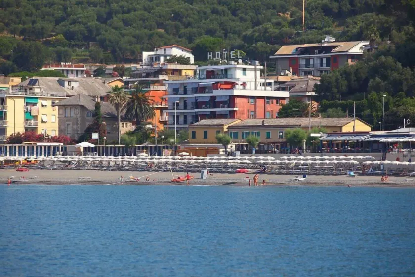Real Park Hotel - Image 1