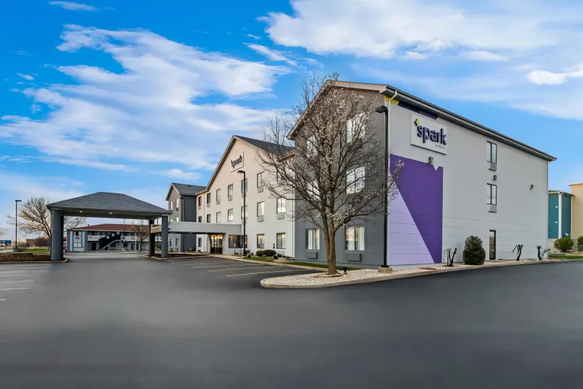 Best Western Inn & Suites of Merrillville - Image 1