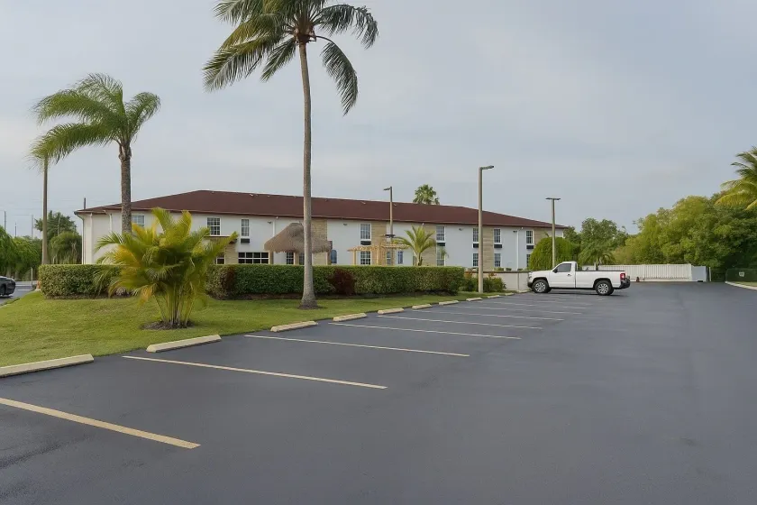 Belmont Inn & Suites - Image 1