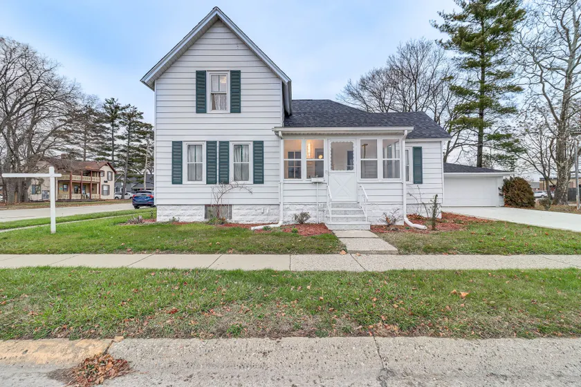 Michigan Retreat w/ Screened-in Porch, Near Lakes! - Image 1