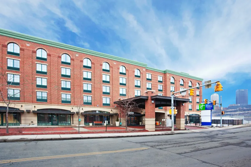 Holiday Inn Express Hotel & Suites Pittsburgh-South Side by IHG - Image 1