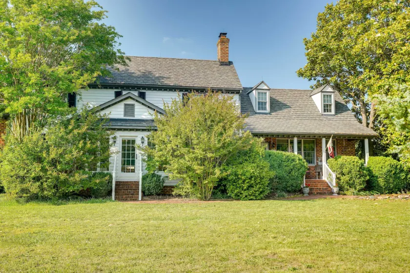 Terre Haute Manor Farmhouse w/ Gardens & Deck! - Image 1
