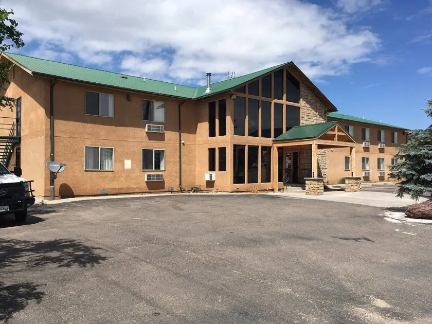 Mountain View Motor Inn LLC - Image 1