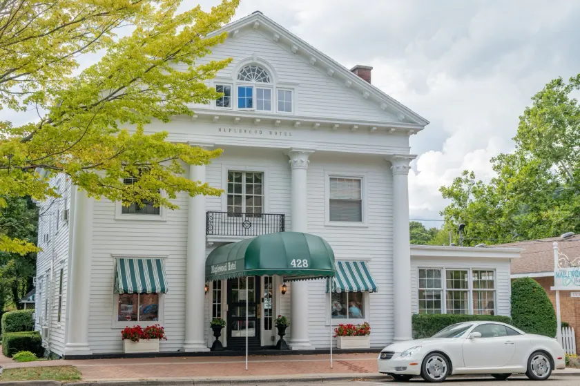 Maplewood Hotel - Image 1