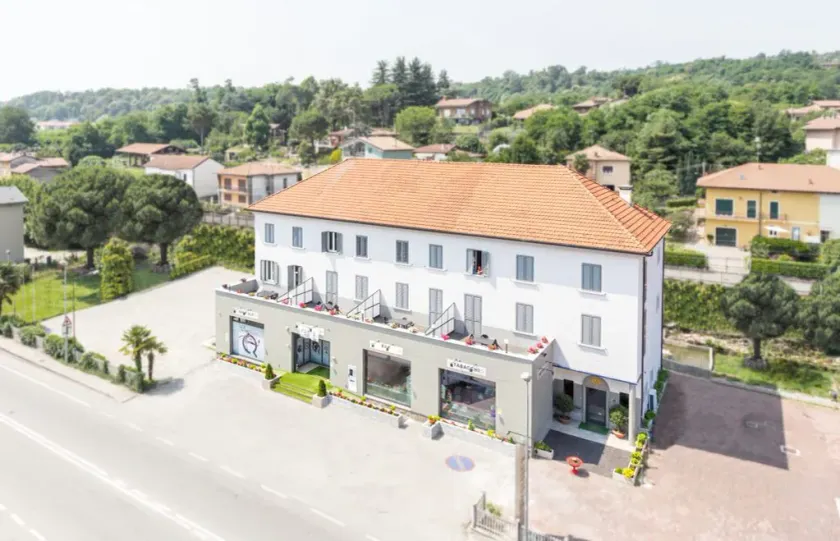 Hotel italia dormelletto - Image 1