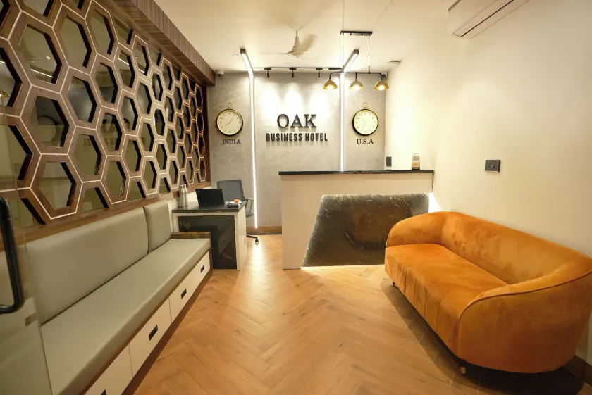 Oak Business Hotel - Coin salon dans le hall