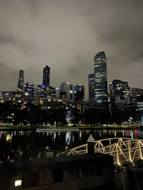Premium 2-Bedroom Oasis near Yarra River MCEC South Wharf DFO - Image 1