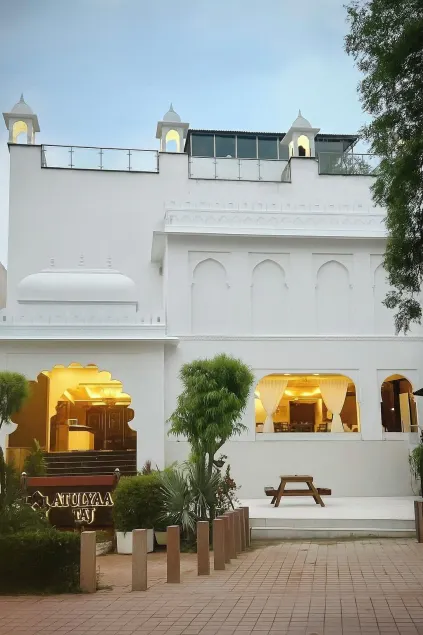 Hotel Atulyaa Taj - Image 1