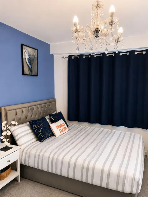 Casa De Centro en-suite room Netflix, Fast WiFi Free Parking - Image 1
