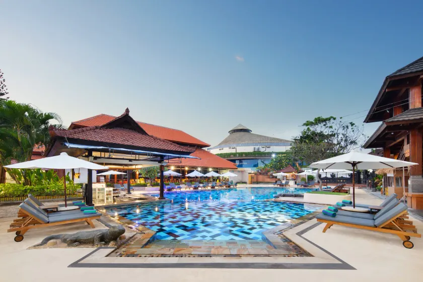 Grand Istana Rama Hotel - Image 1