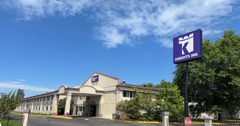 Knights Inn Hartford - Image 1