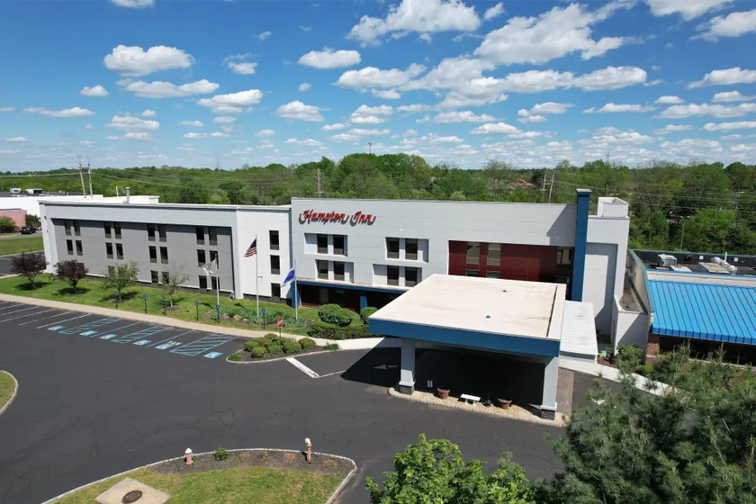 Hampton Inn Flemington - Image 1