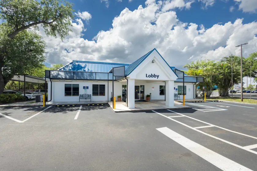 Days Inn by Wyndham Port Charlotte Town Center - Image 1
