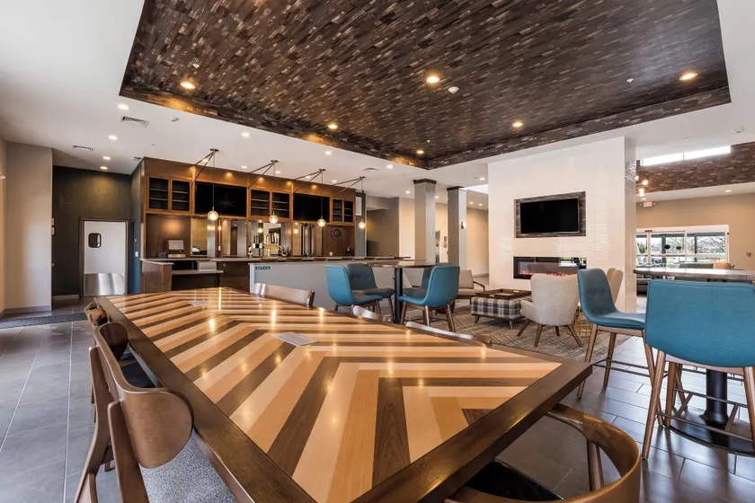 Four Points by Sheraton Elkhart - Image 1