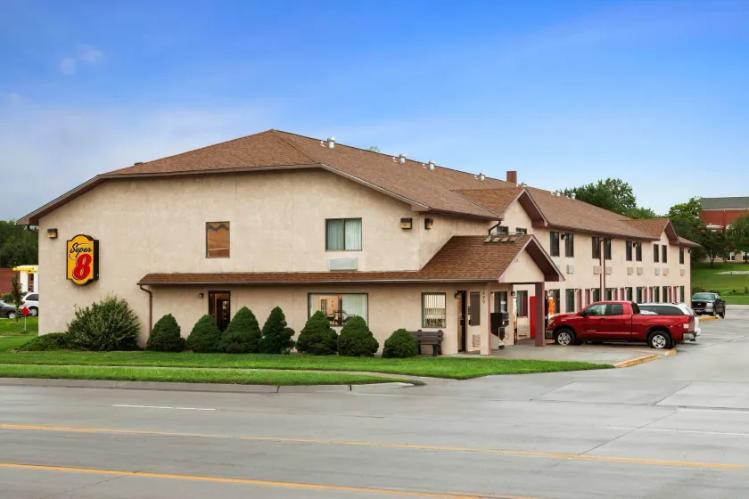 Super 8 by Wyndham Concordia - Image 1