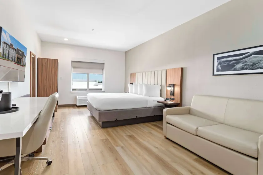 Hawthorn Extended Stay by Wyndham Port Arthur - Image 1