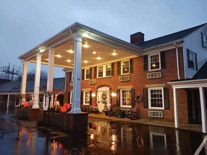 Colonial Inn Seekonk - Image 1