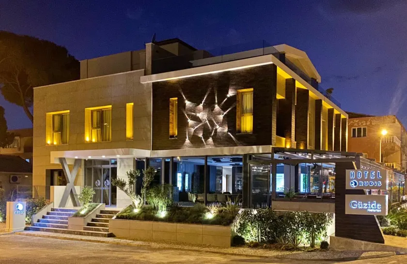 Rudis Hotel - Image 1
