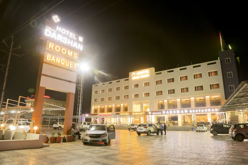Hotel Grand Darshan Vadodara - Image 1