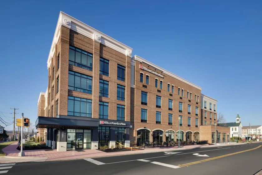 Hilton Garden Inn Haymarket - Image 1