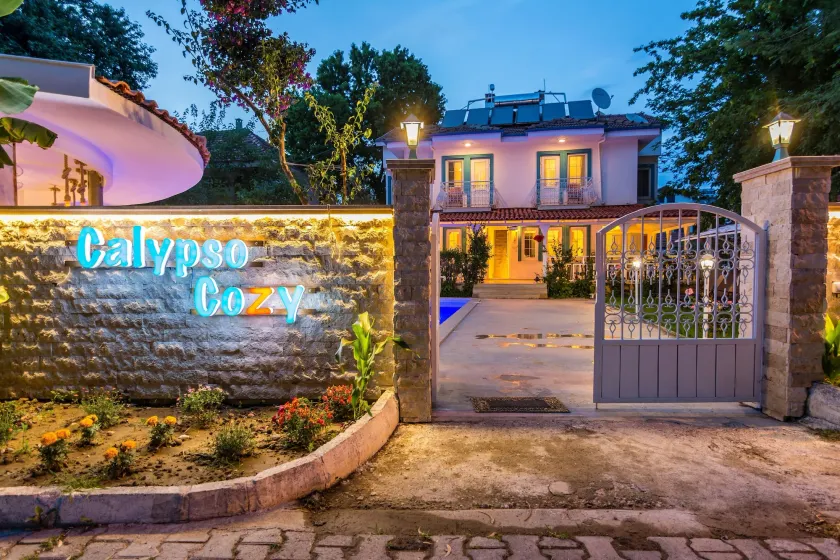 Calypso Cozy Suites - Image 1