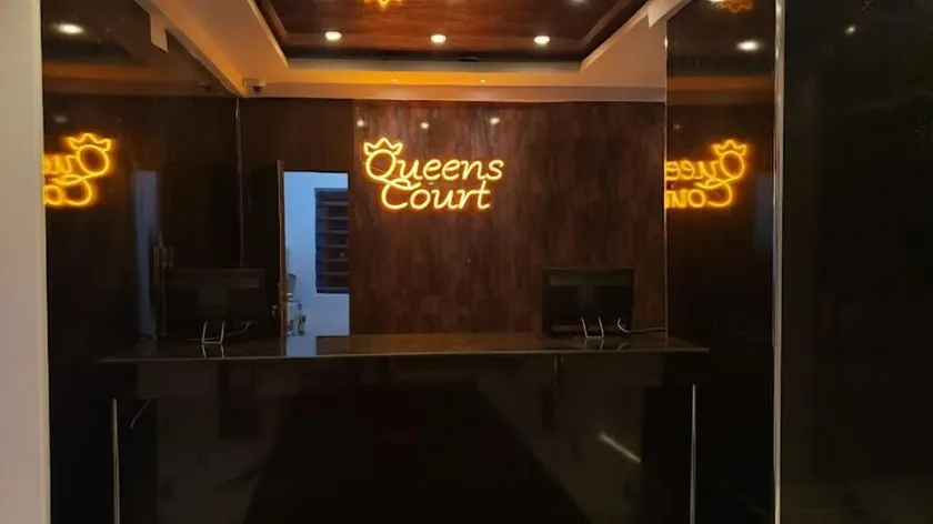 Queens Court Hotel - Reception