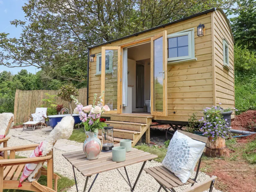 Coombe Valley Shepherd's Hut - Image 1