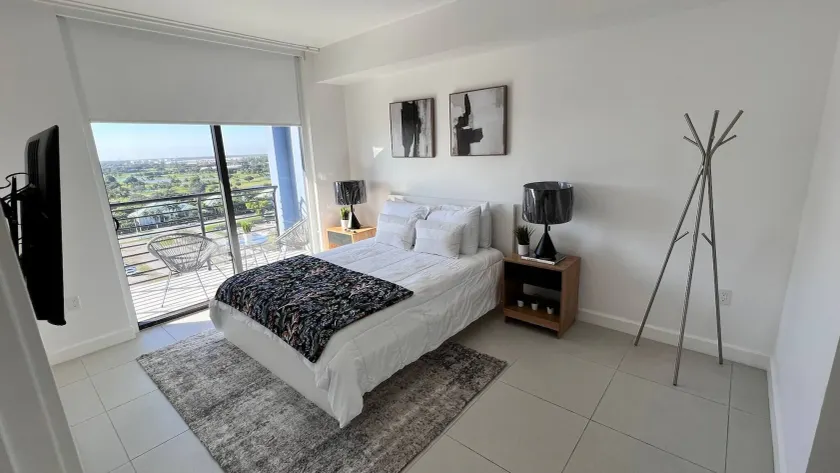 Stunning Apartment in Downtown Doral - Image 1