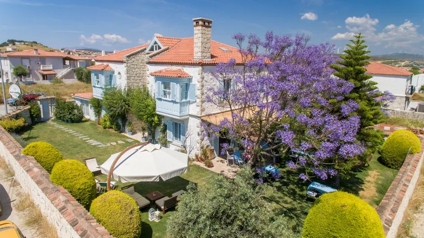 Deniz Kabugu Hotel - Image 1