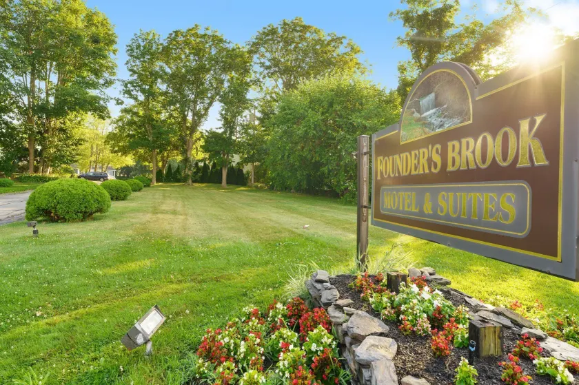 Founder's Brook Motel and Suites - Image 1