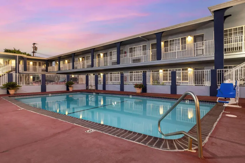 Best Western Orange Plaza - Image 1