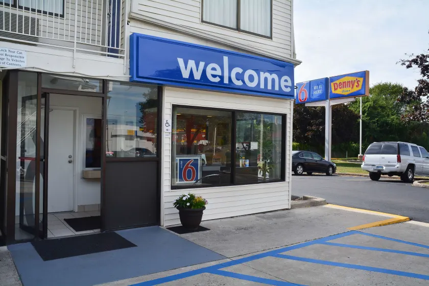 Motel 6-Southington, CT - Hartford - Image 1