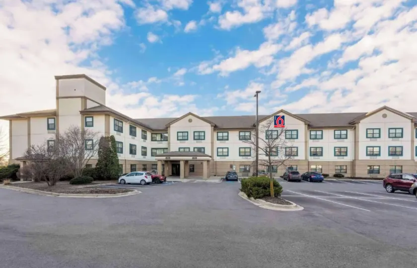 Studio 6 Corporate Extended Stay Chicago Lisle IL - Image 1
