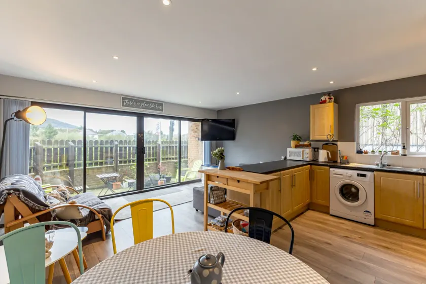 Central Apartment 3B - Image 1