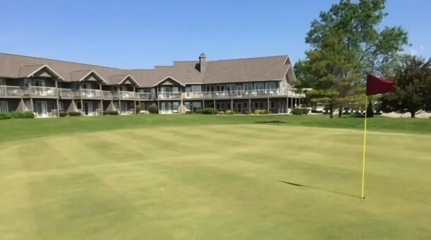 Cherry Hills Golf & Lodge - Image 1