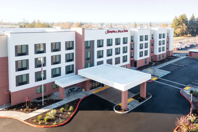 Hampton Inn & Suites Santa Rosa Sonoma Wine Country - Image 1