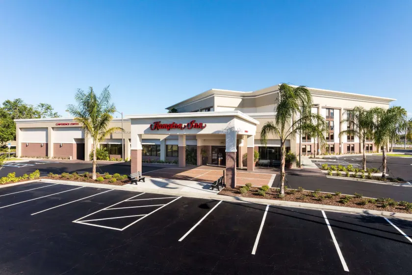 Hampton Inn Daytona Speedway - Image 1