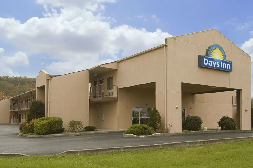 Days Inn by Wyndham Morehead - Image 1