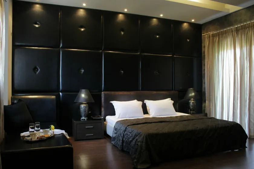 Galaxy Art Hotel - Image 1