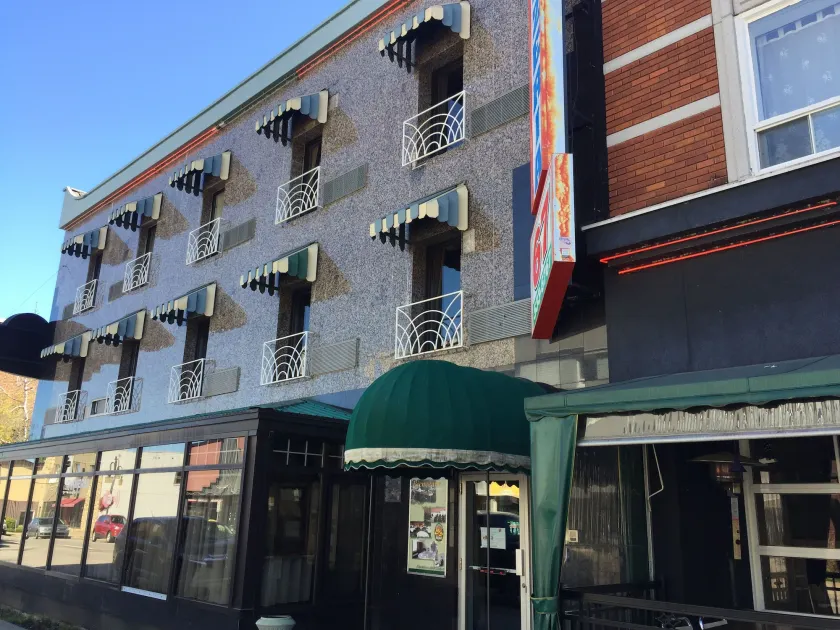 Hôtel Econo Confort - Image 1