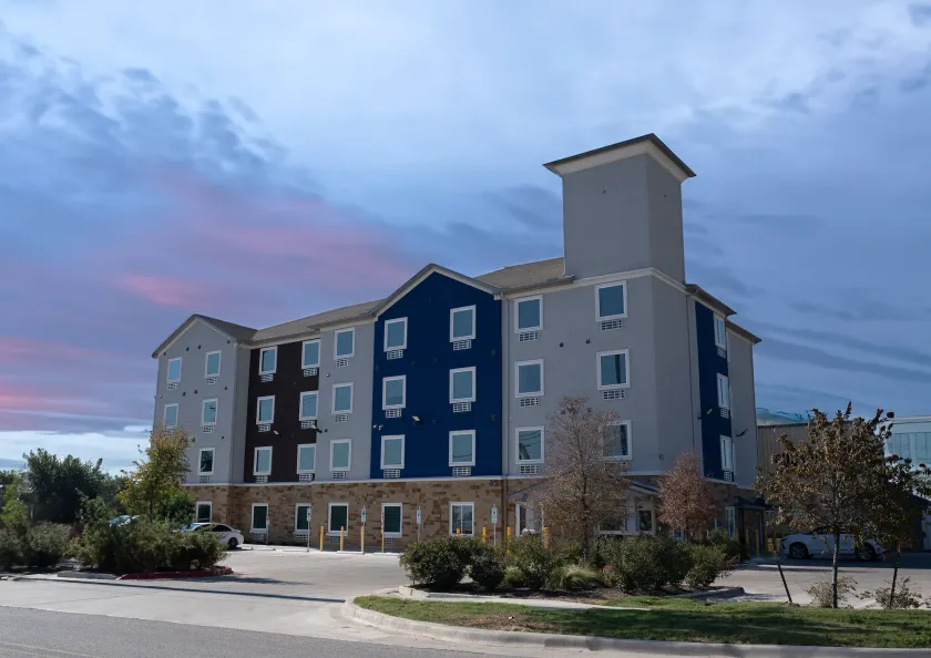 Texas Bungalows Hotel and Hotel Que at i35 Austin Pflugerville - Image 1