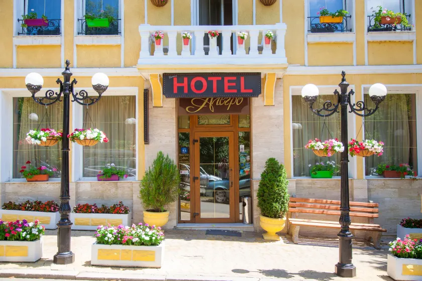 Alegro Hotel - Image 1
