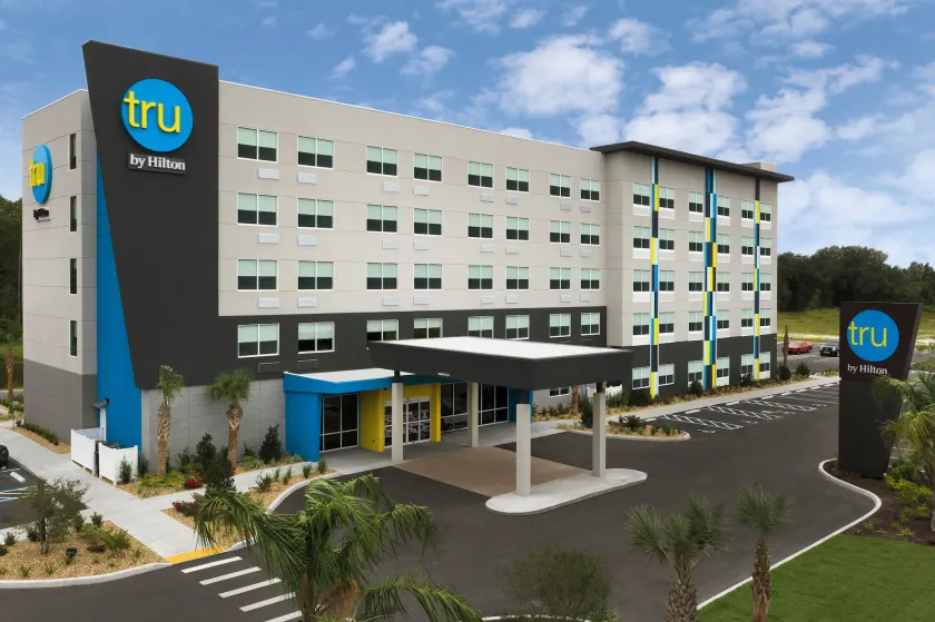 Tru by Hilton Lake City - Image 1