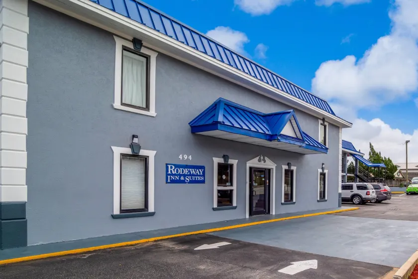 Rodeway Inn & Suites Fort Jackson - Image 1