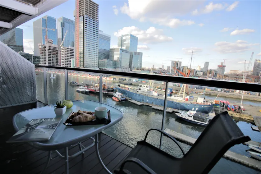 Canary wharf Luxury apartment - Image 1