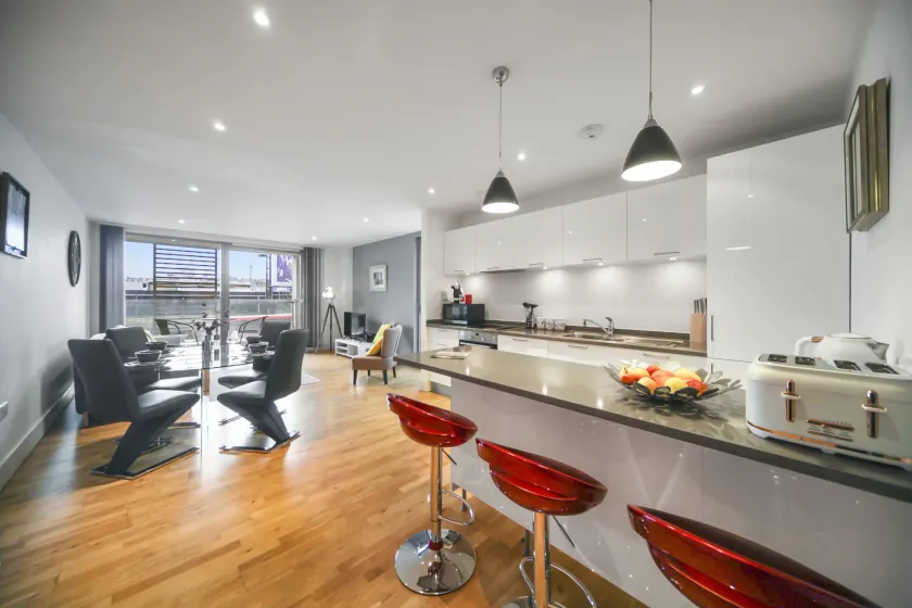 2 Bed Executive Apartment Near Camden Market with WiFi - Image 1