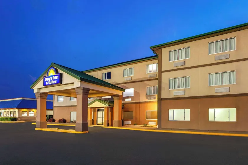 Days Inn & Suites by Wyndham Morris I-80 - Image 1