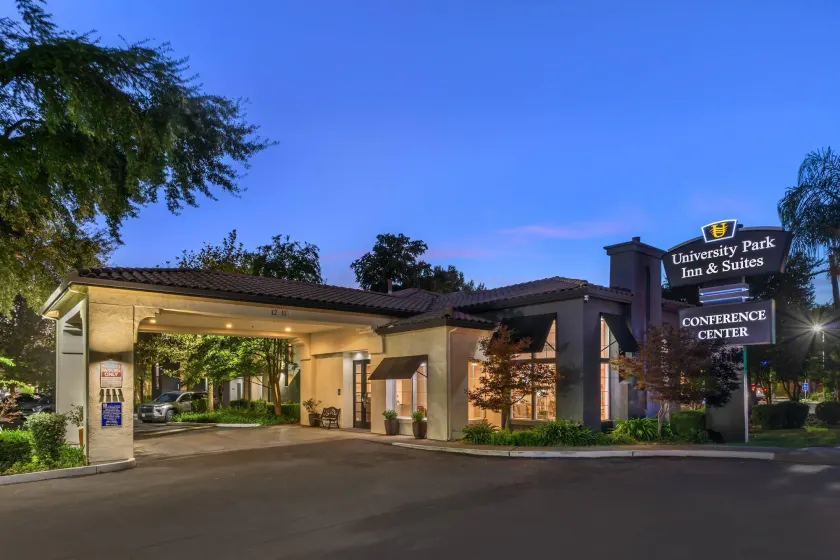 University Park Inn & Suites, an Ascend Collection Hotel - Image 1