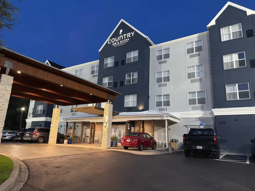 Country Inn & Suites by Radisson, Tallahassee-University Area, FL - Image 1