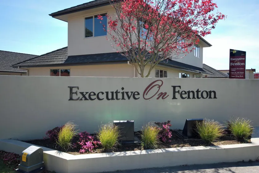 Executive On Fenton - Image 1